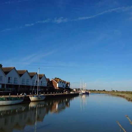 Stunning 1 Bedroom Apartment Over Looking River Rye Esterno foto