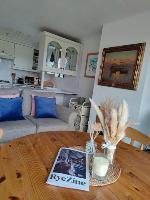 Stunning 1 Bedroom Apartment Over Looking River Rye Esterno foto