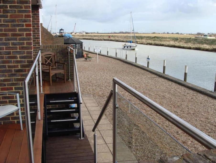Stunning 1 Bedroom Apartment Over Looking River Rye Esterno foto
