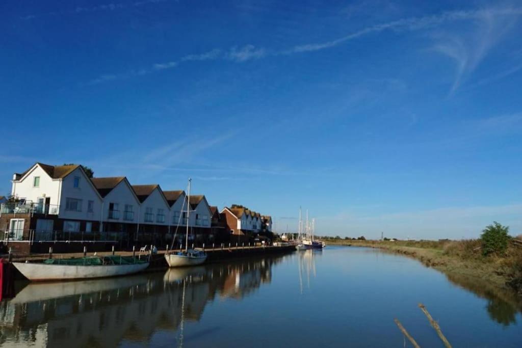 Stunning 1 Bedroom Apartment Over Looking River Rye Esterno foto